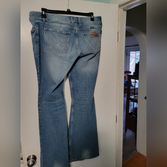 Wrangler Bootcut Jeans - Picture 1 of 3